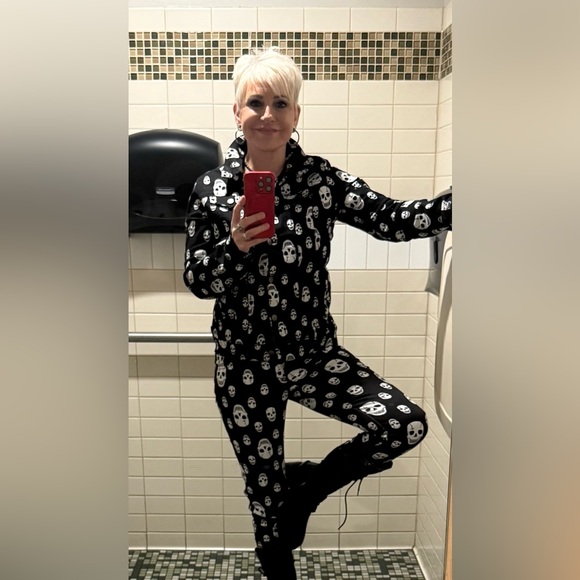 Brand new- Tripp NYC Women’s Skull jacket and pant set. Size Med/ Size 26/3 - Picture 7 of 7